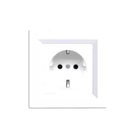 Wtyczka Nova z białą ramką