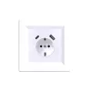 Gniazdo Nova ze złączem USB z białą ramką